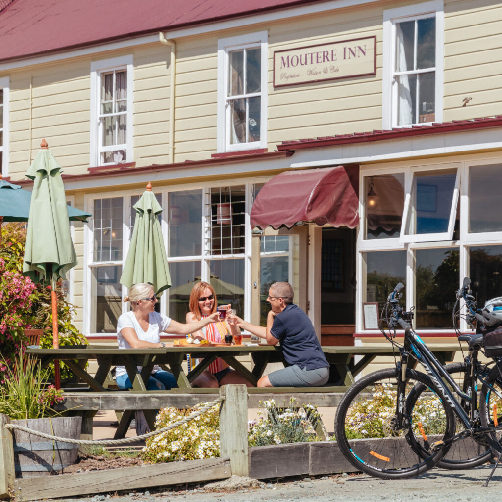 Moutere Inn, Craft beer heaven close to the Great Taste Trail